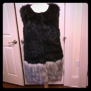 NWT- Two toned Faux Fur sleeveless Vest w/ pockets